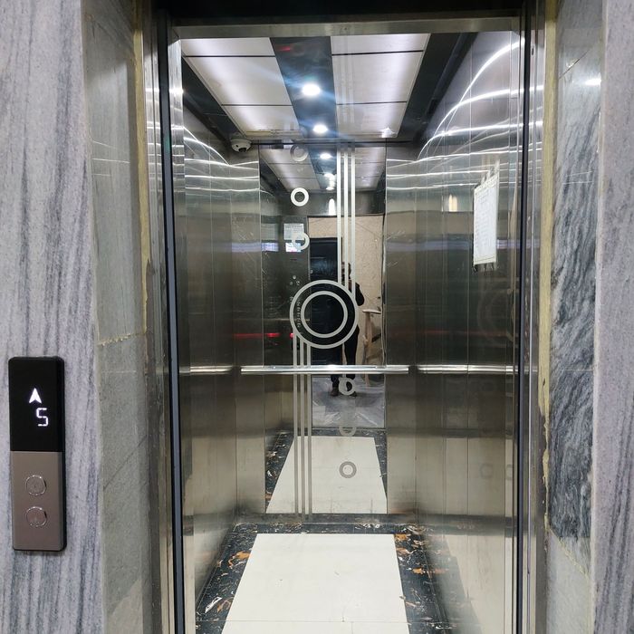 Продаётся квартира. Метро Олмос. Своя новастройка  2(3) х комнатная 53