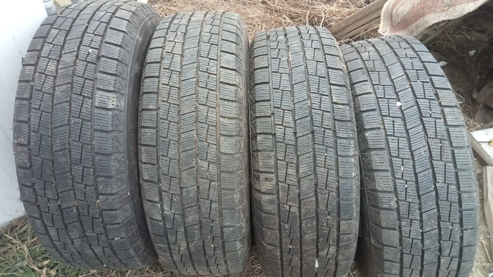 Продам 4 покрышки с дисками