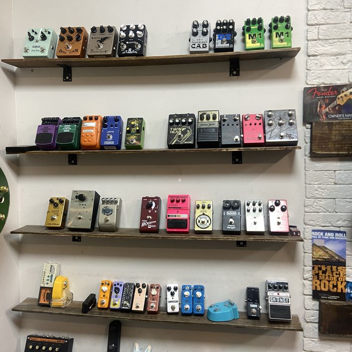 Гитарный шоурум в Алматы