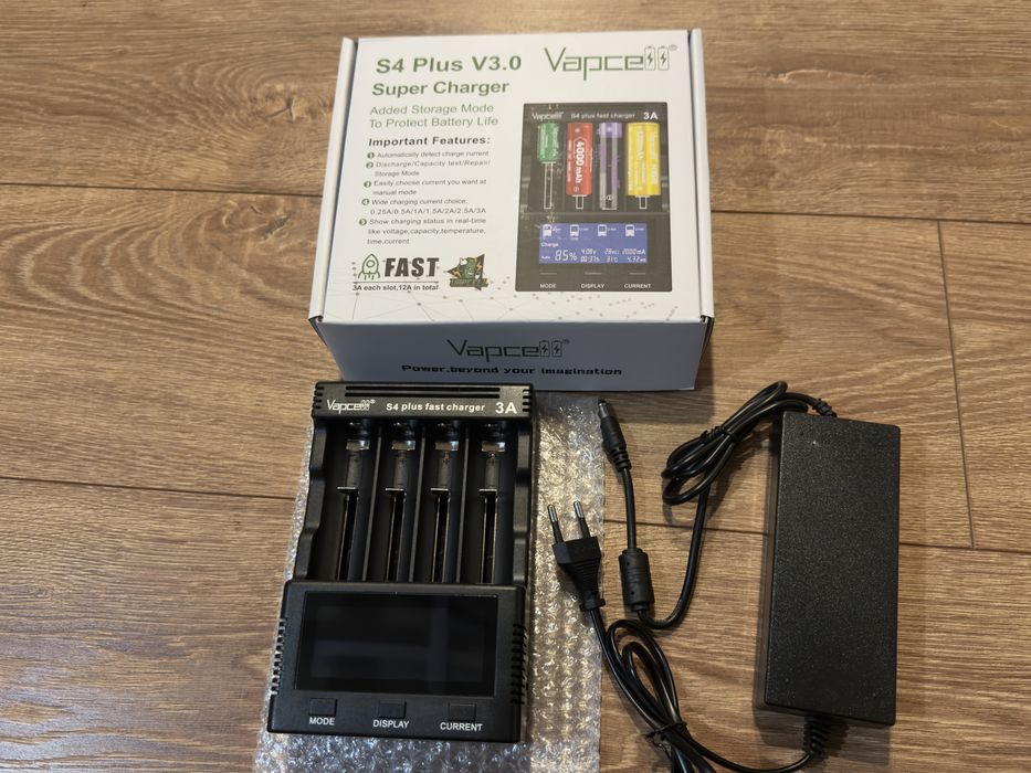 Incarcator universal Vapcell S4 + incarcare rapida pana la 3A pe slot!