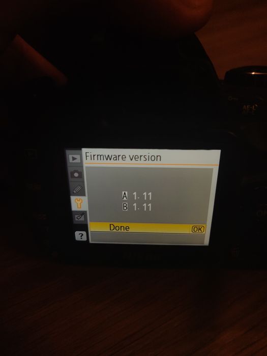 Vând urgent Nikon D40 + obiective