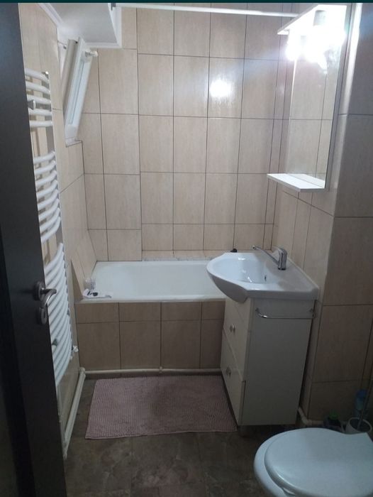 Închiriez garsonieră confort 1, Bulevardul Decebal, deasupra Galeriei de Artă, bloc recent reabilitat, lângă piața centrală  Deva.
