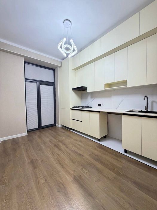 Продается 2/7/10 ком квартира на массиве Куйлюк  массив-5