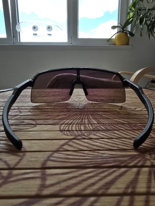 Слънчеви очила Oakley Sutro