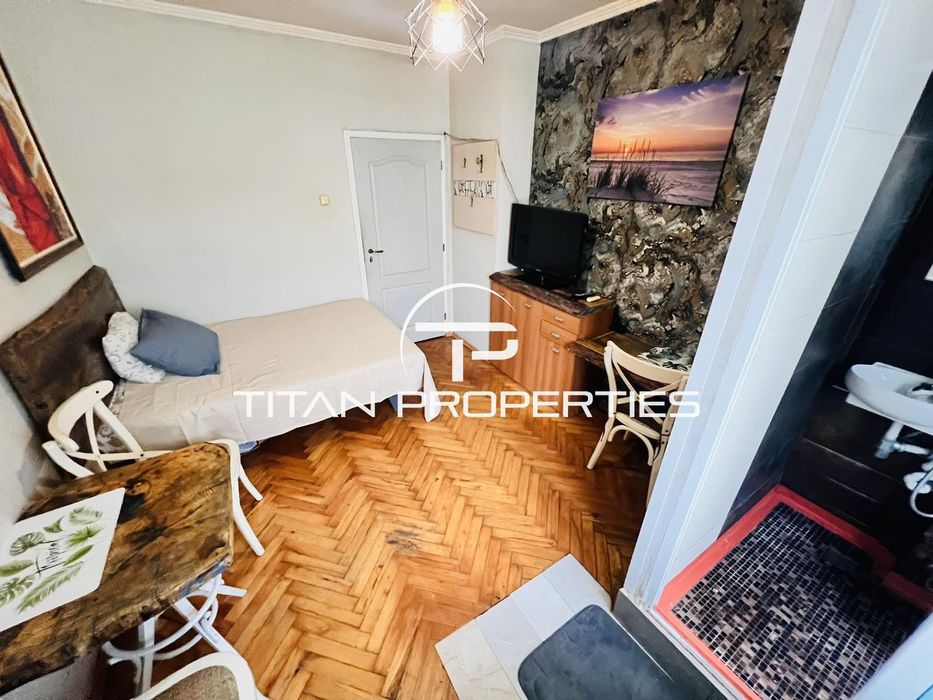 Дава се под наем Едностаен апартамент в Бургас, Център - 30 кв.м за 255 € - Снимка #2