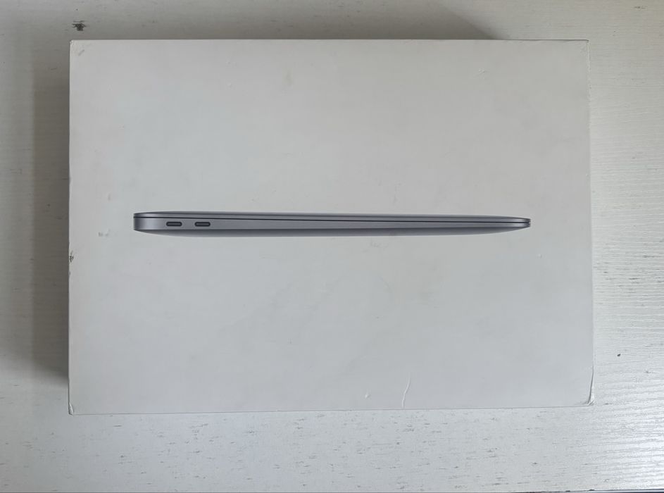 MacBook Air M1 / 16 GB ОЗУ / 256 GB SSD (Разбит экран)