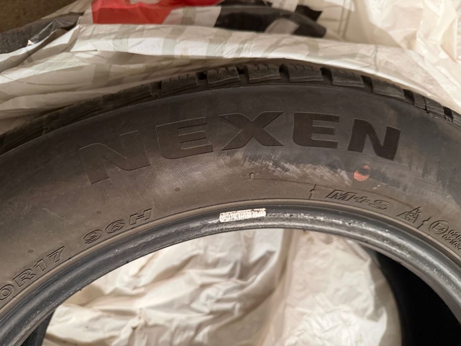 !ЗАПАЗЕНИ! Зимни Гуми Nexen 215/60/R17 DOT 1722 4броя
