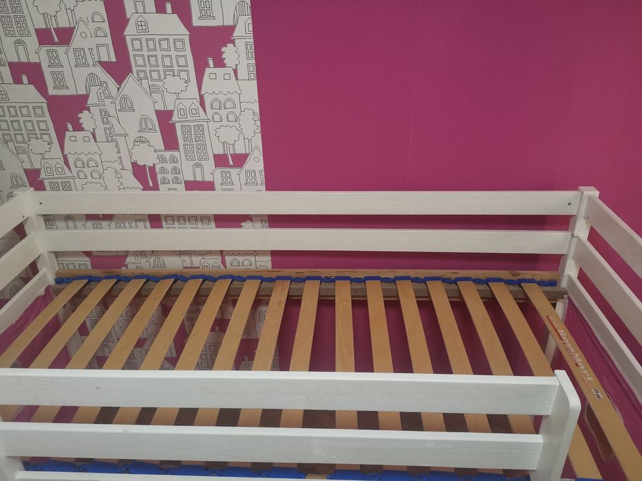 Легло с пързалка