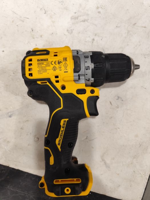 Безчетков акумулаторен винтоверт Девалт DeWALT DCD701