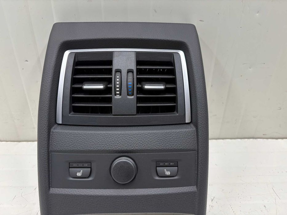 Заден въздуховод с бутони за подгрев БМВ Ф30 Ф32 Ф36 М3 Ф80 М4 Ф82