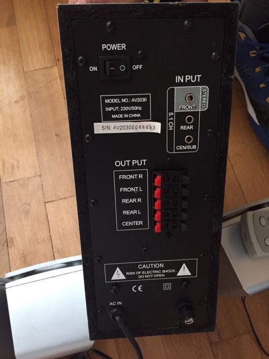 Boxe sateliți si subwoofer cu amplificator ECC si telecomanda