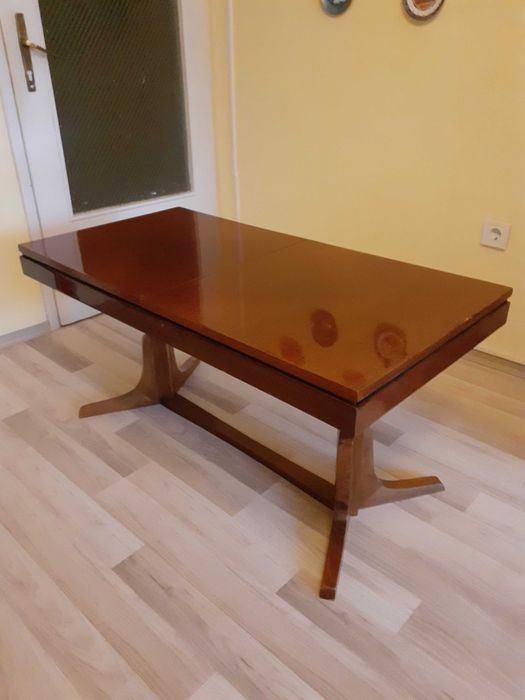 Комплект Маса и Четири столове. Цена – 80 е