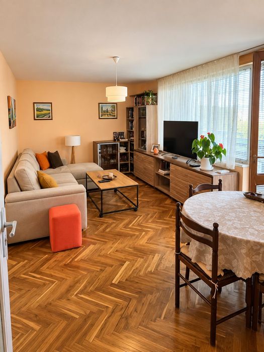 Тристаен апартамент 65 кв.м за продажба във Варна, Левски | Две тераси, изток-юг