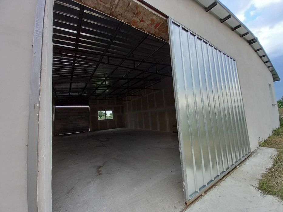 ПОД НАЕМ Промишлено помещение 2 броя Хале + офисна част Калековец