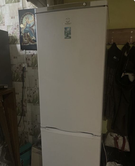 Холодильник Indesit