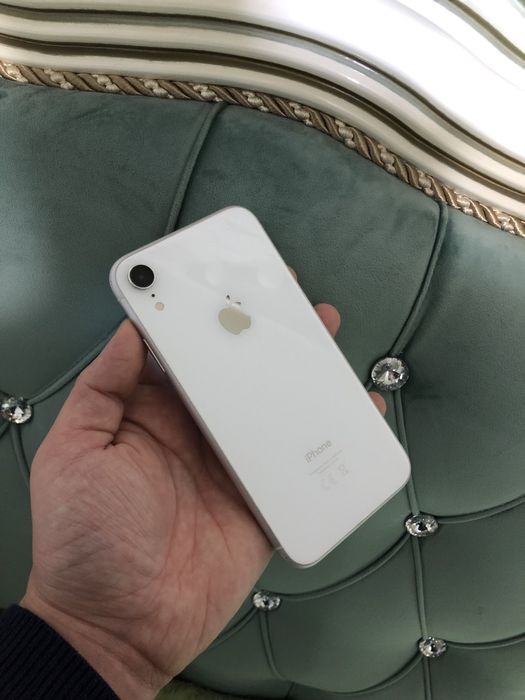 В продаже Айфон Хр.