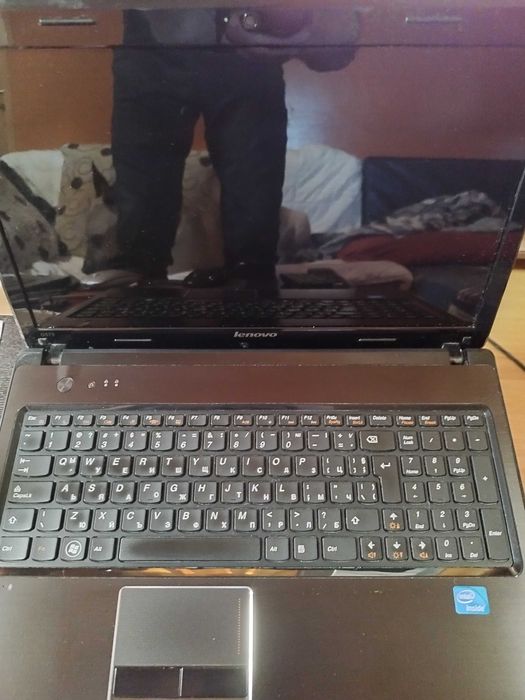 Продава се Lenovo G570 Intel insaid Dual core 1.50ghz.700Hdd Windows 10 Може и на части