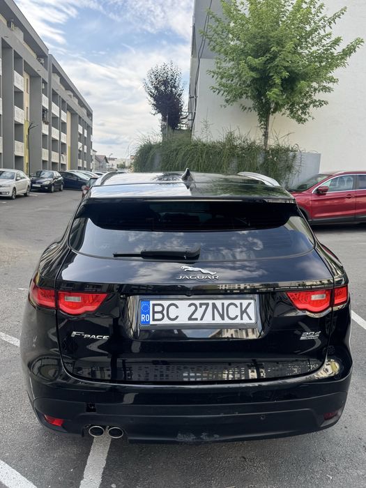 Jaguar F-Pace 180 CP Automat / Trapă panoramică/ Piele / Primul proprietar în România