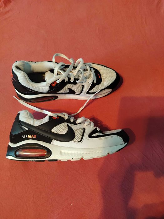 Vând crampoane și adidași