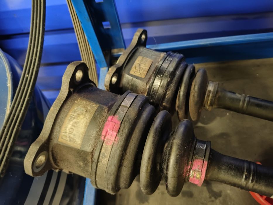 Привод задний в сборе Рав 4