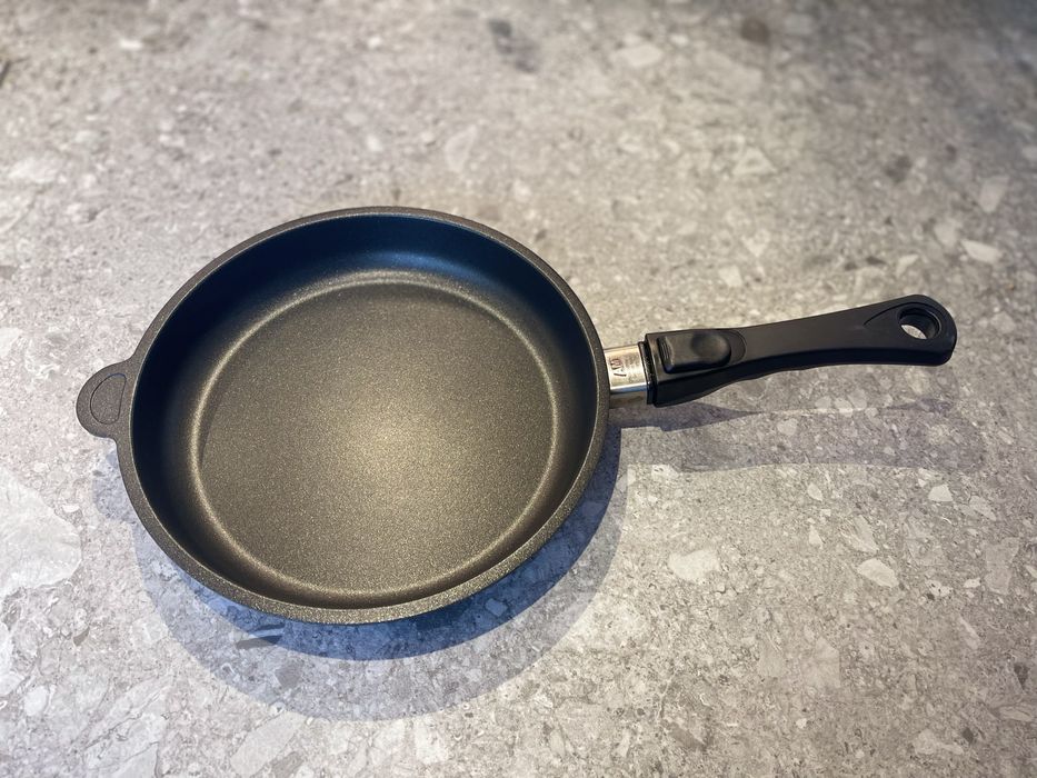 АМТ тиган 26 см незалепващо покритие (бонус капак)