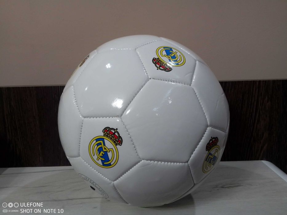 Кожена футболна топка с лого на Реал Мадрид !!!