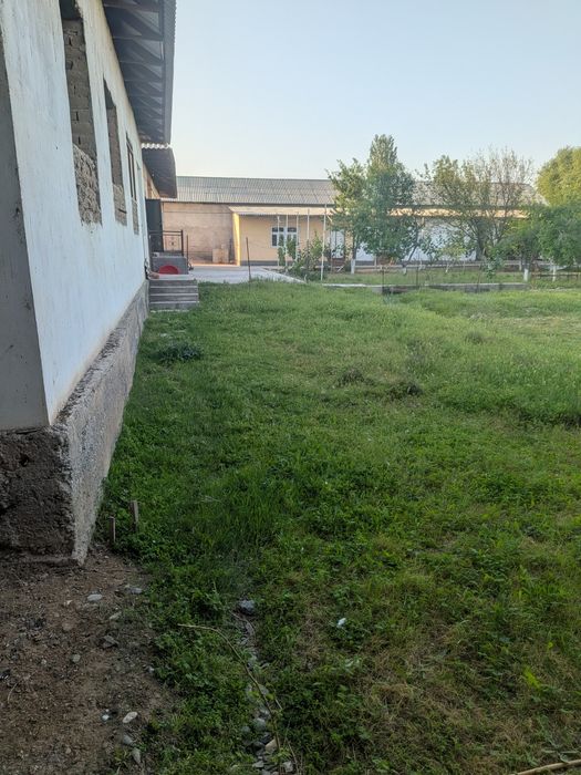 Gulistonda 9 sotixli 6 xonali hovli sotiladi