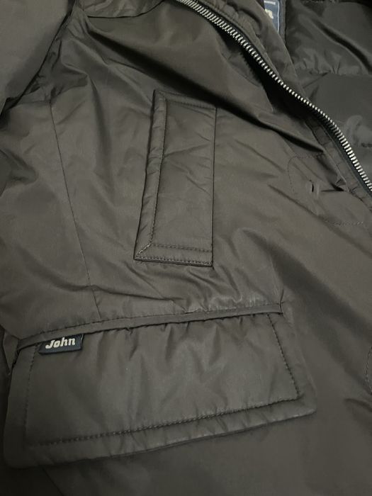 Тъмно кафяво яке