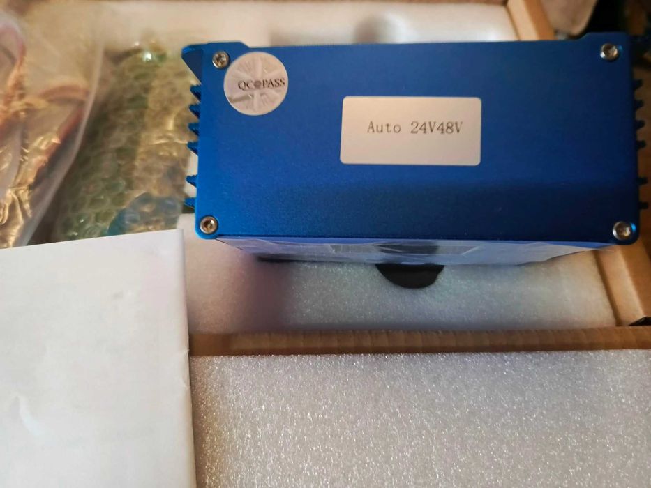 Controller hibrid turbina eoliana + PV, 24/48V 2800W, NOU!!