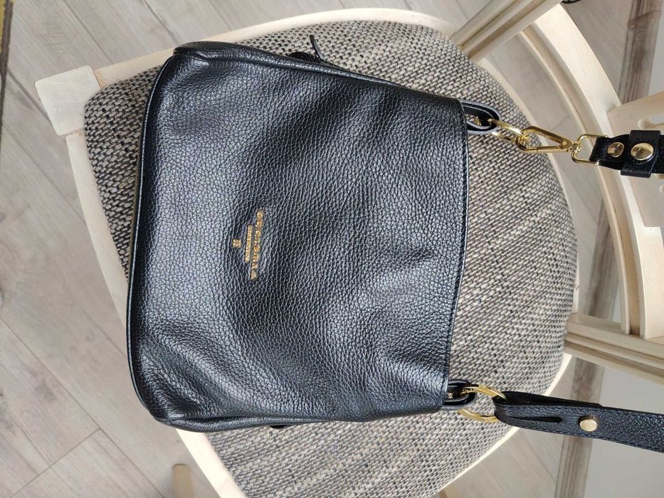 Guess чанта  тип куфарче