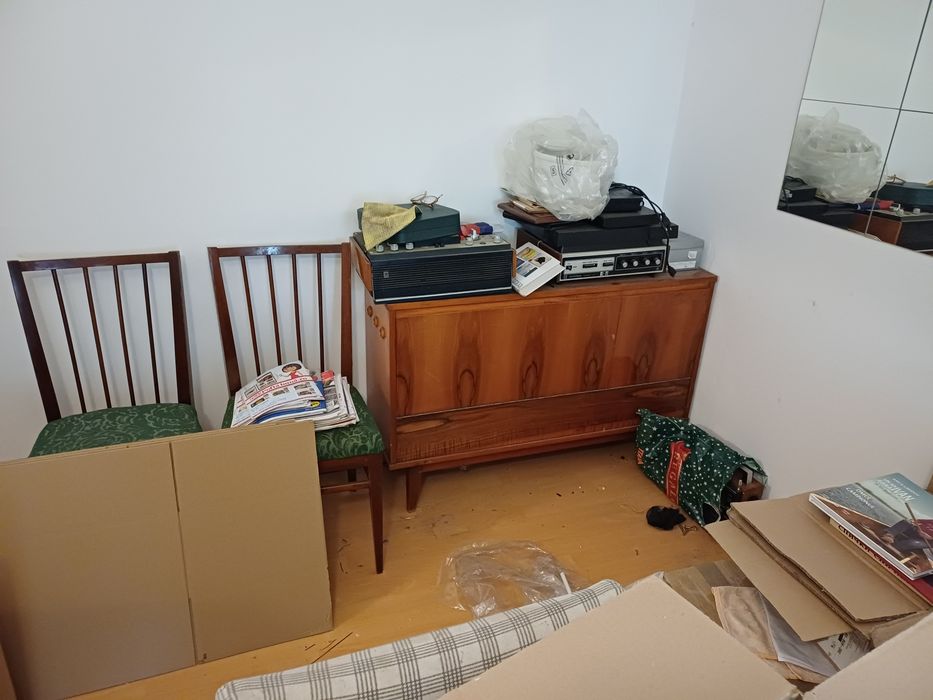 Mobila veche trainica ,mobila veche  solida fara defecte ...Nu asigur transport