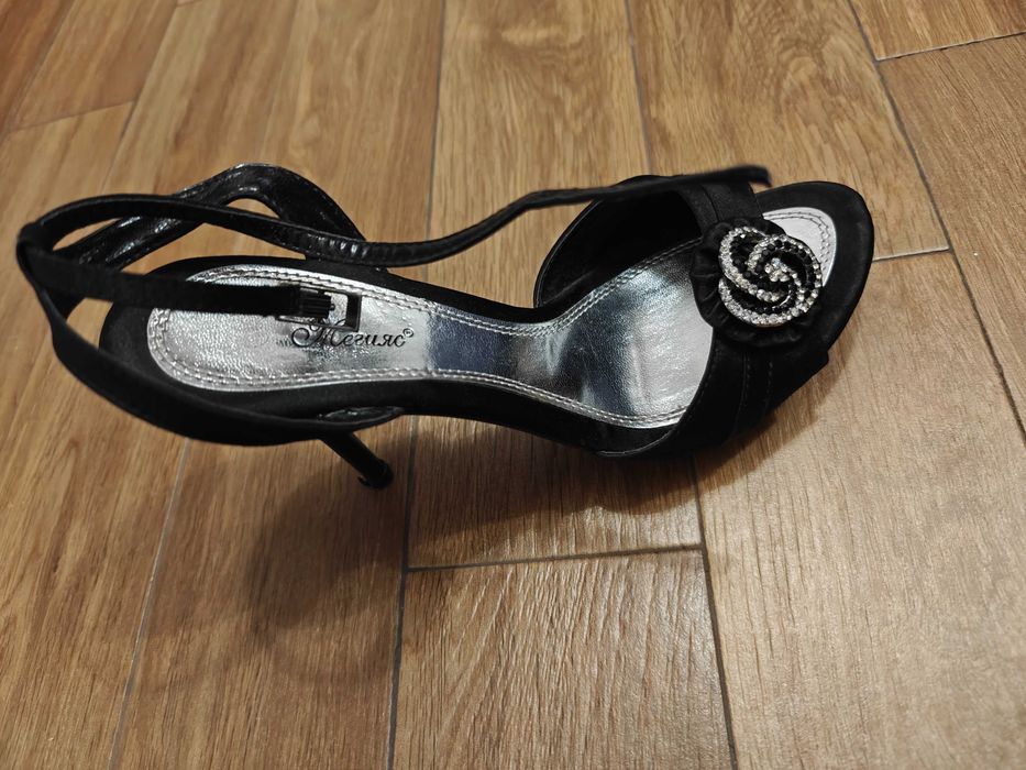 Обувки на ток. Използвани