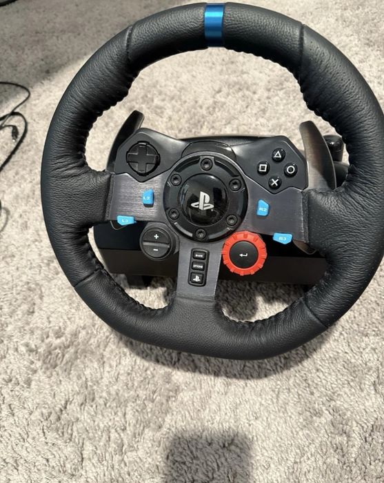 Logitech G29 с педали като нови, купени преди месеци и използвани адски малко