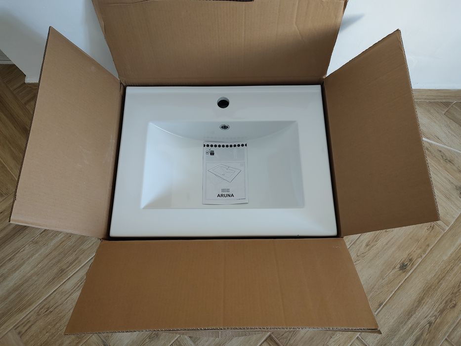 Vând lavoar baie pentru corp suspendat, dimensiuni 61/ 46.5 cm