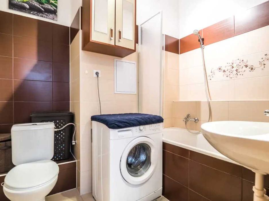 Дава се под наем Тристаен апартамент в Пловдив, Младежки Хълм - 87 кв.м за 331.5 € - Снимка #1