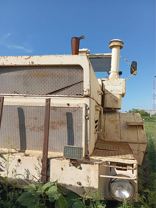 Продам трактор К700 с плугом