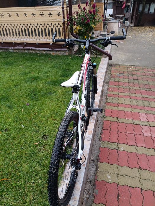 Bicicletă Lapierre aluminiu light, mărimea M – furcă RockShox SID