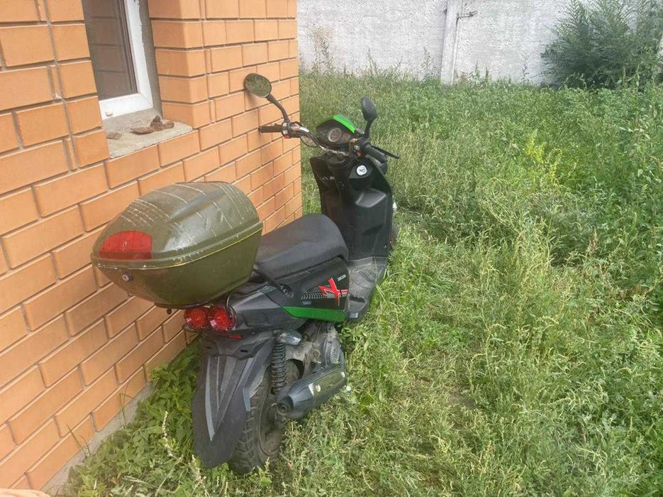 Продам Скутер 150 Кубов 4 ТАКТ