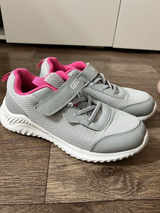 Продам обувь по 2500 тенге