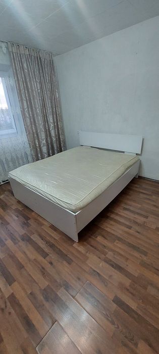Продаю двуспальную кровать