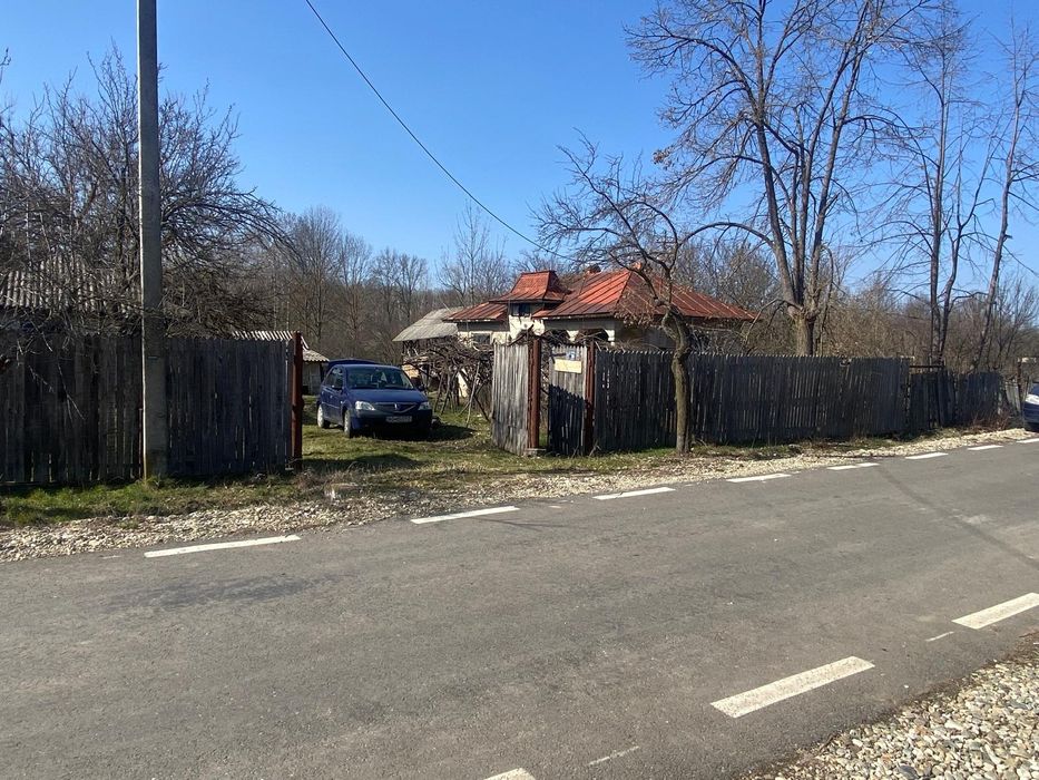 Vând casă bătrânescă