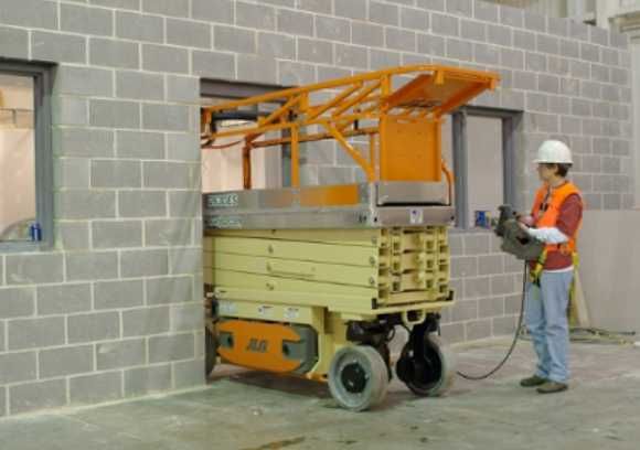 Ножична вишка 10м JLG 2630es