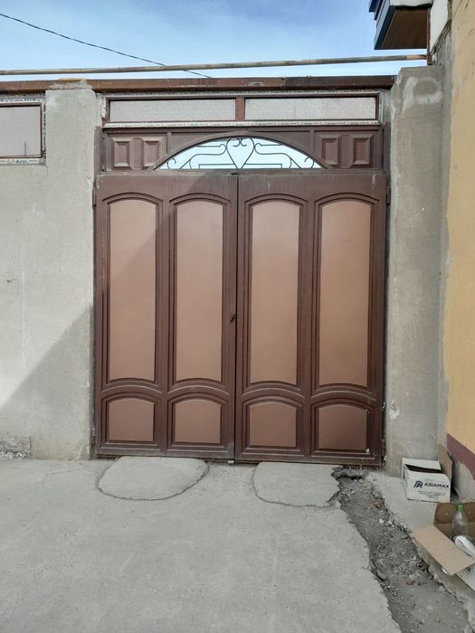 Darvoza sotiladi eni 2.80 boyi 3.20 ikki qavat qalin listdan