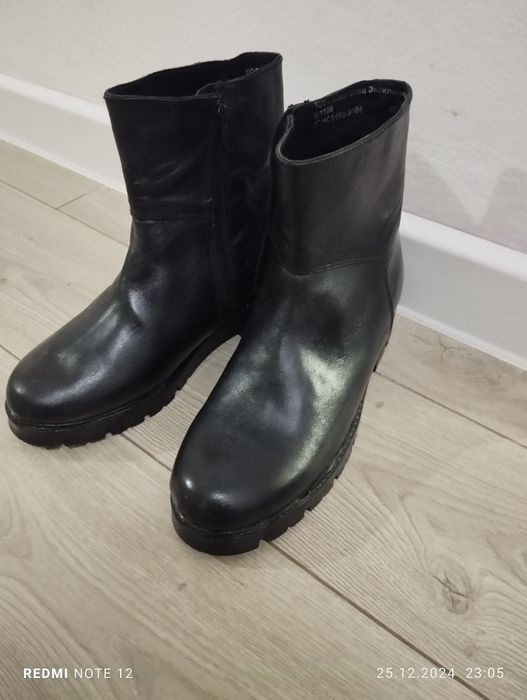 Продам сапоги для мальчика , новый