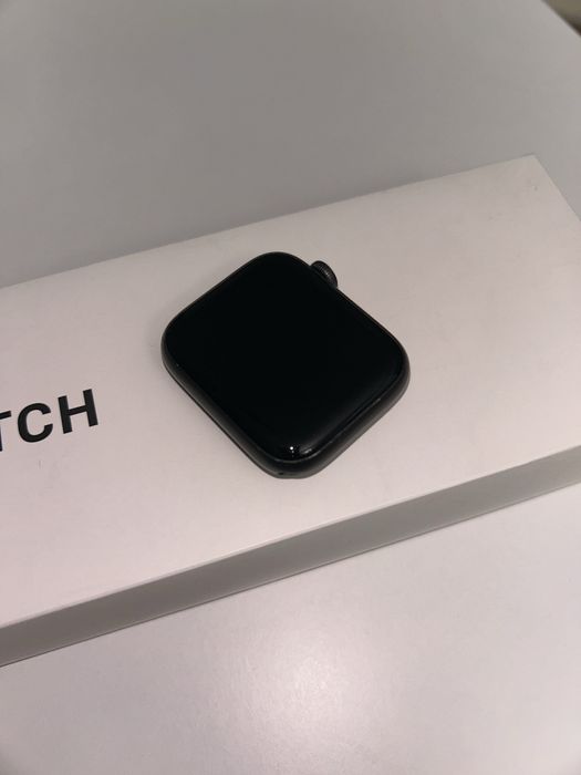 Apple Watch SE 44мм 2020