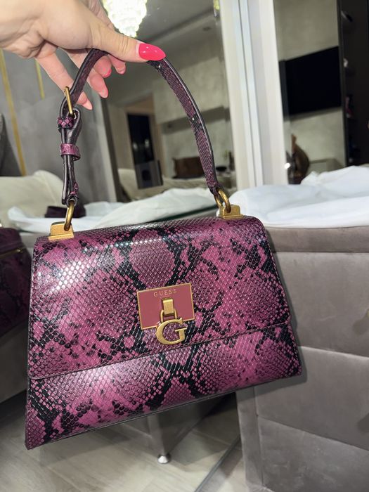 Нова чанта Guess