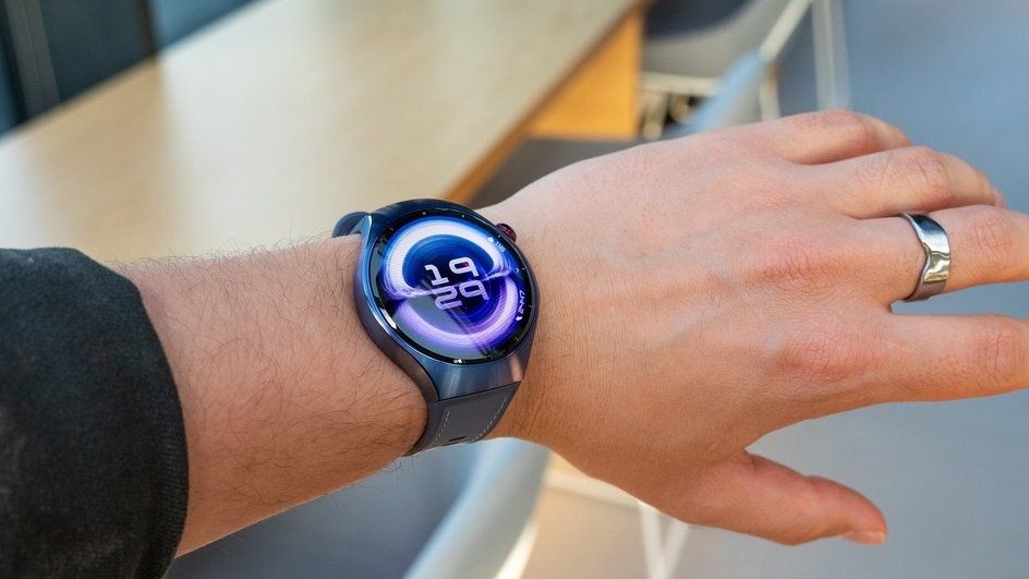 Huawei watch 5 . Почти новая.