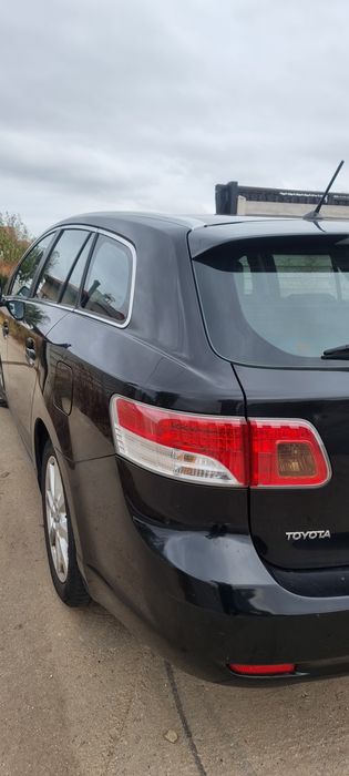 Hayon toyota avensis t27