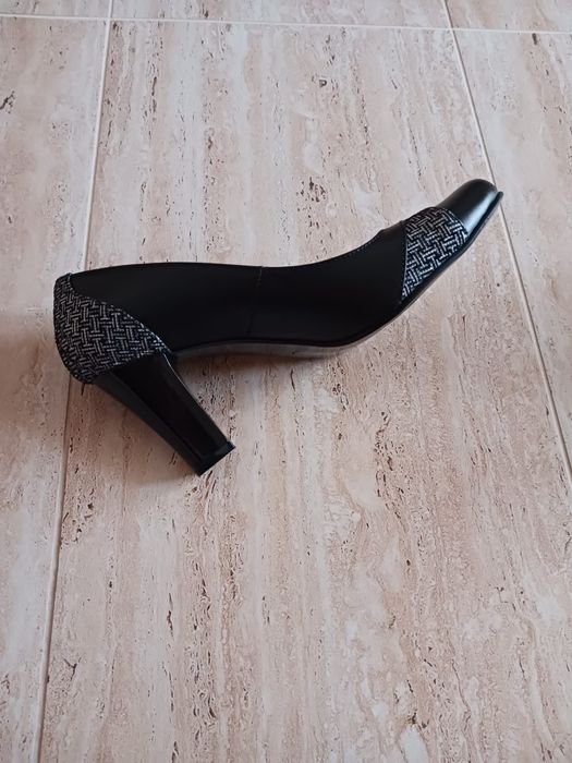 Pantofi noi piele 39