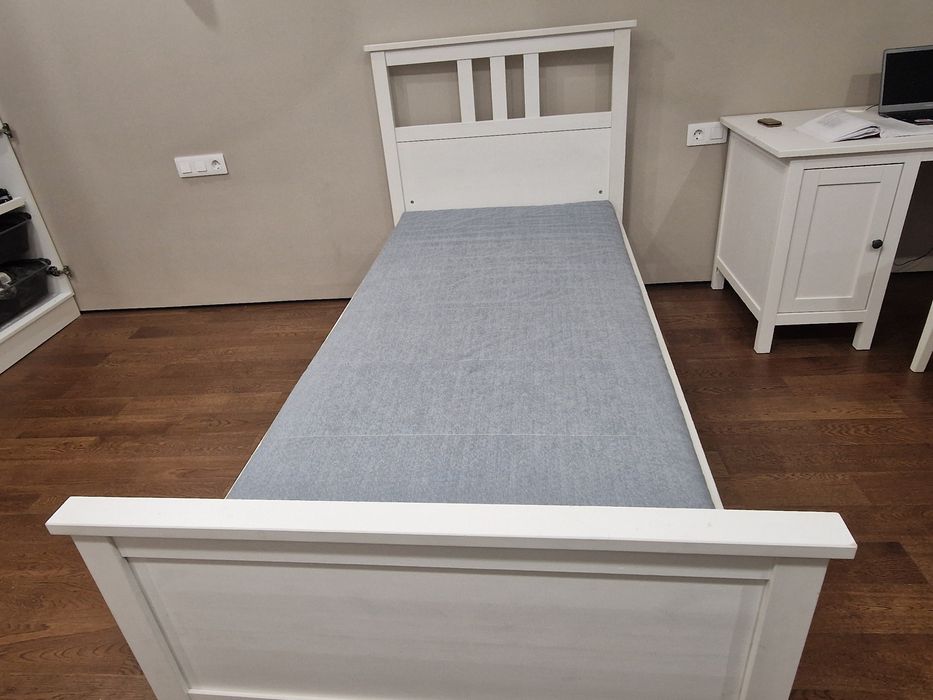 Кровать Икеа  Хэмнес